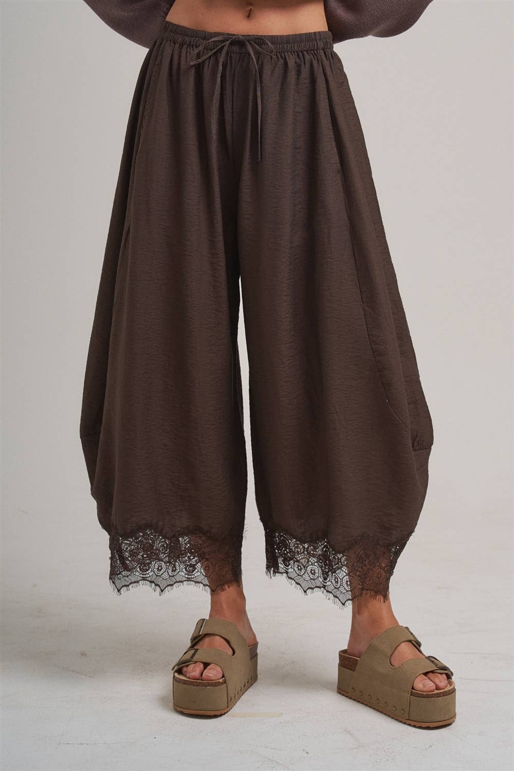 Lace-Trimmed Barrel Fit Balloon Pants