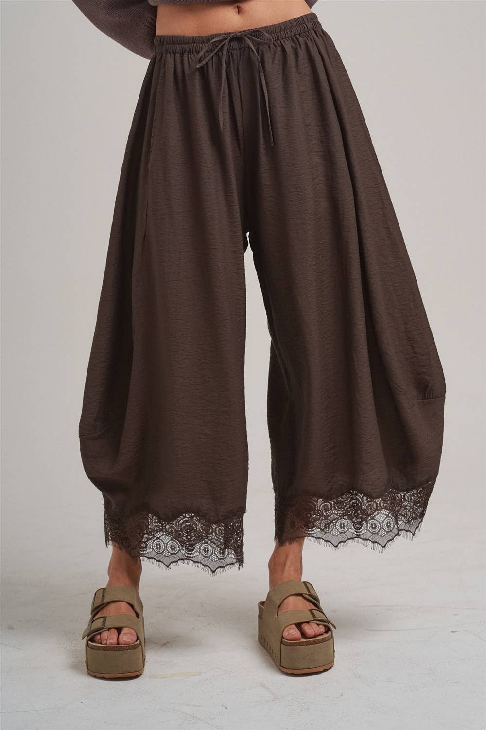 Lace-Trimmed Barrel Fit Balloon Pants