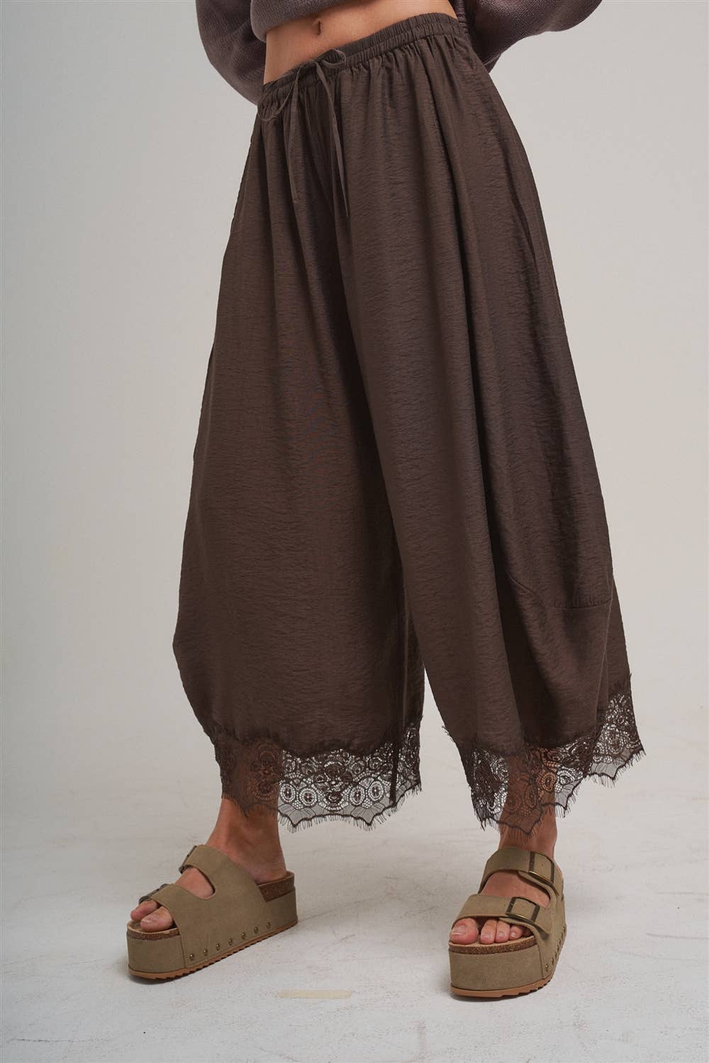 Lace-Trimmed Barrel Fit Balloon Pants