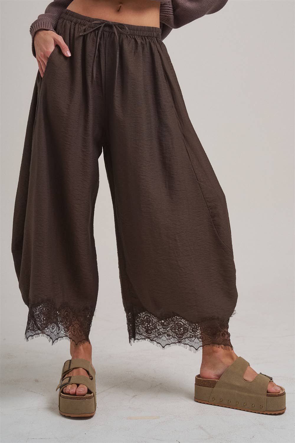 Lace-Trimmed Barrel Fit Balloon Pants